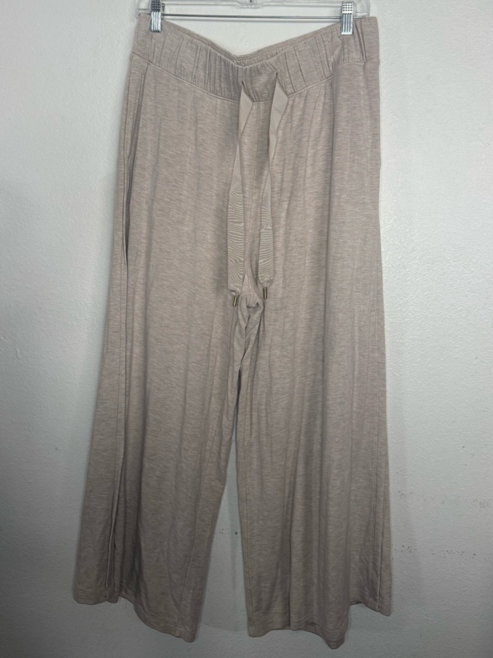 Lululemon Seek Stillness Mid Rise Crop
Heathered Cashew